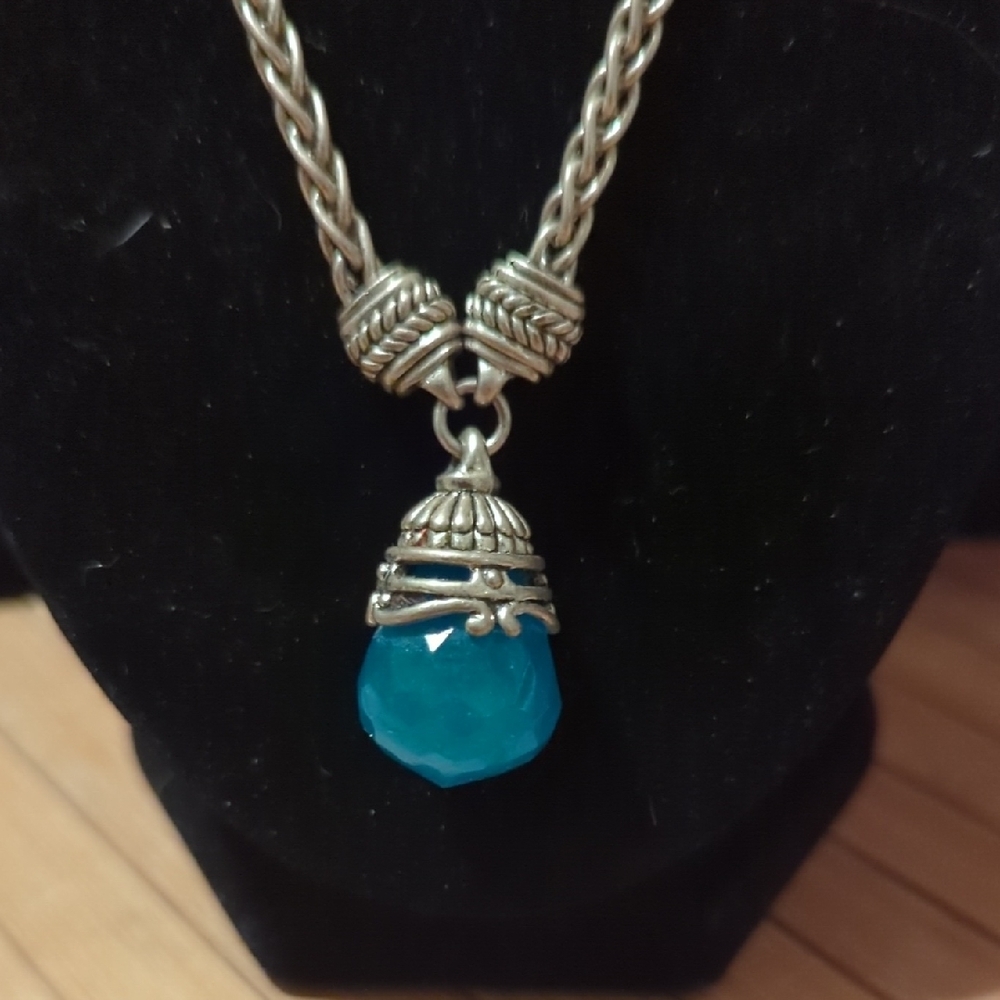 AVON VINTAGE GEM STONE SILVER PENDANT NECKLACE